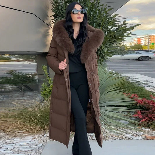Cappotto invernale da donna con cappuccio e colletto in lana 