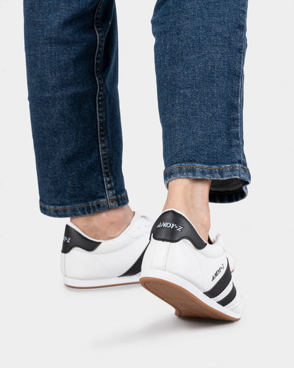 Sneakers da uomo in pelle con motivo punk e graffiti 