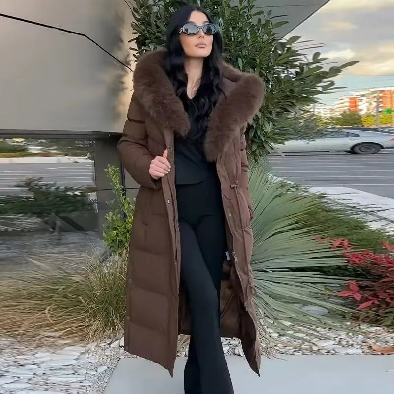 Cappotto invernale da donna con cappuccio e colletto in lana 