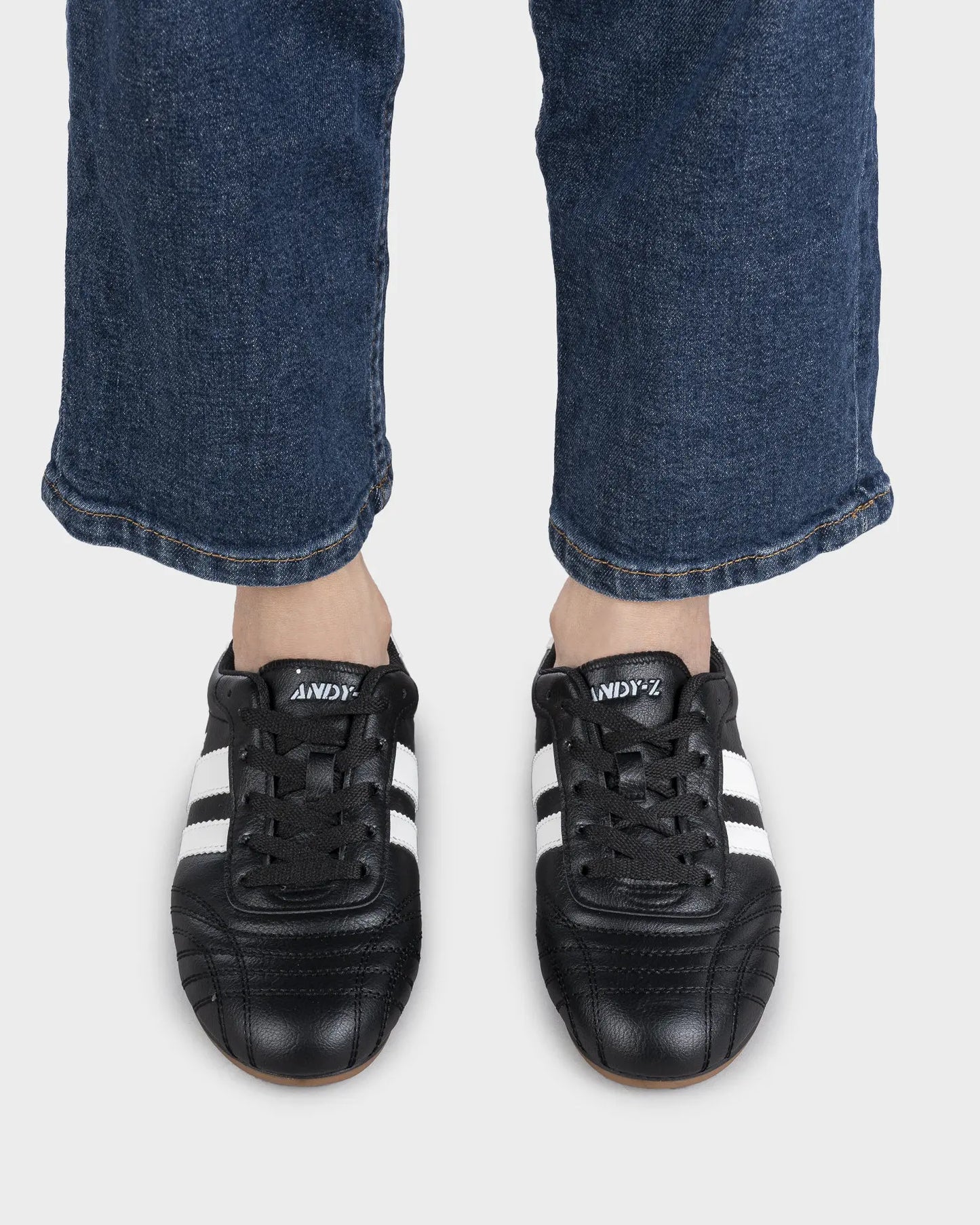 Sneakers da uomo in pelle con motivo punk e graffiti 