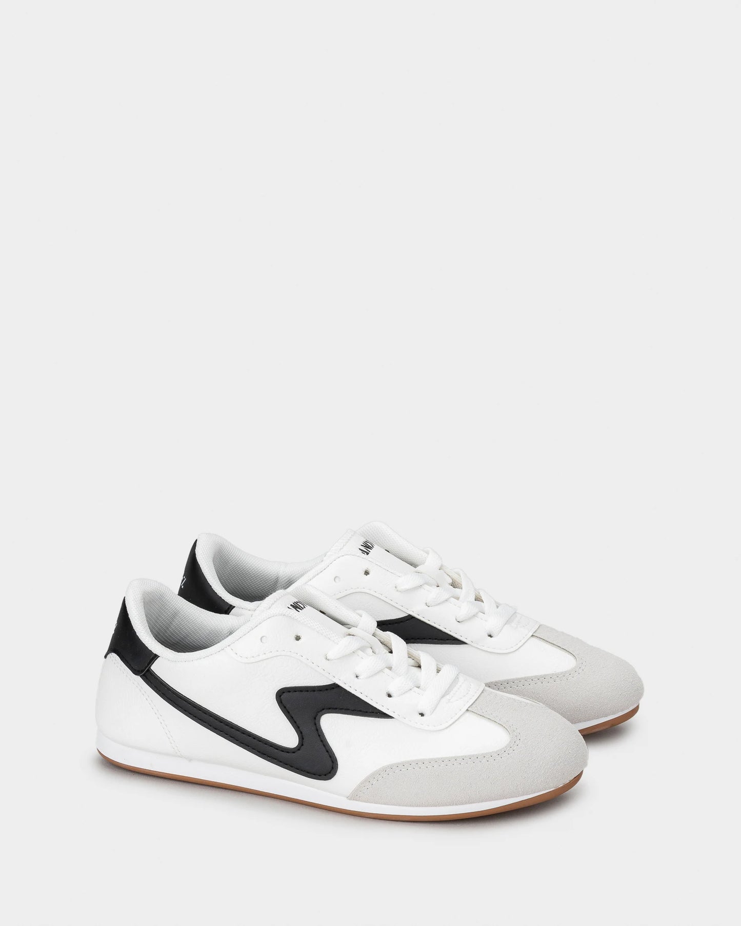 Sneakers da uomo con suola spessa e graffiti punk 