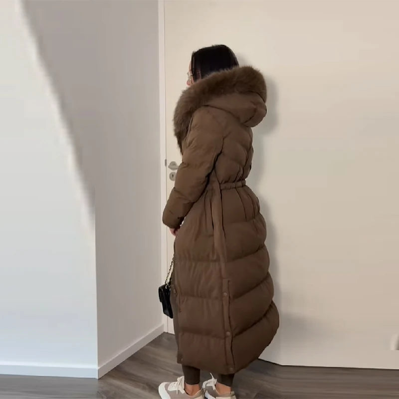 Cappotto invernale da donna con cappuccio e colletto in lana 