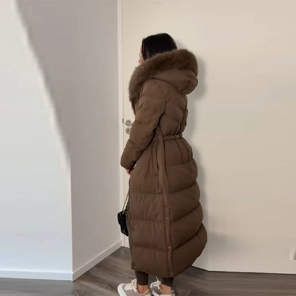 Cappotto invernale da donna con cappuccio e colletto in lana 