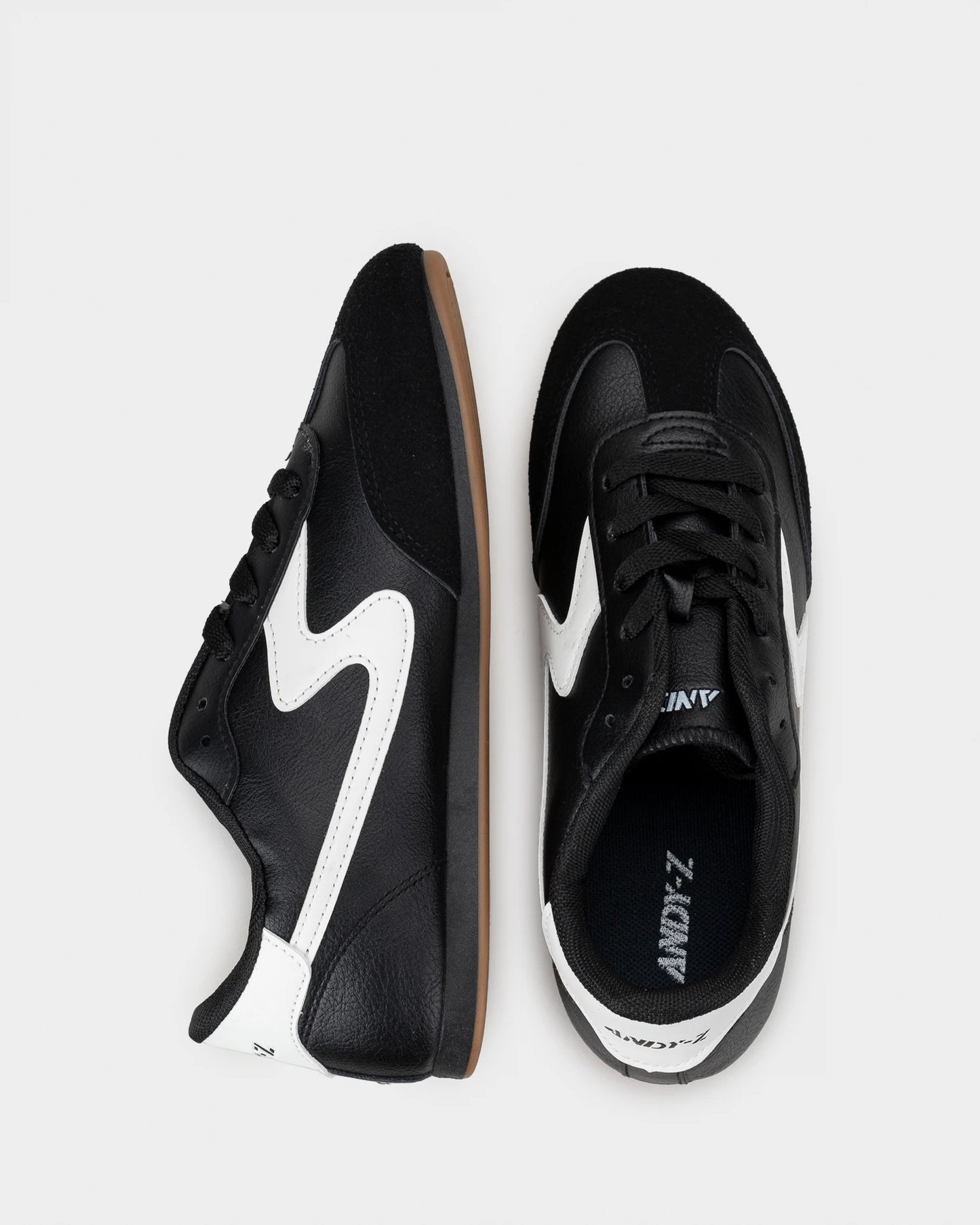Sneakers da uomo con suola spessa e graffiti punk 